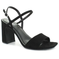 Dominique Nicole Carrie